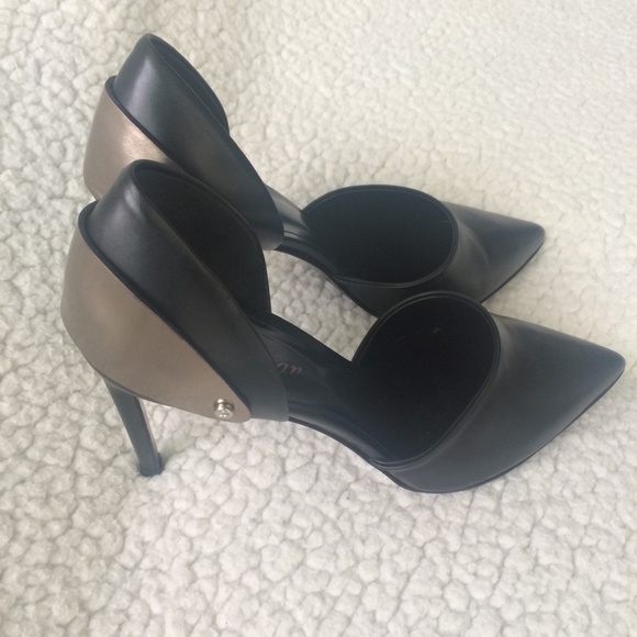 Delman Brice Pointed-Toe D’Orsay Pumps - Picture 2 of 10